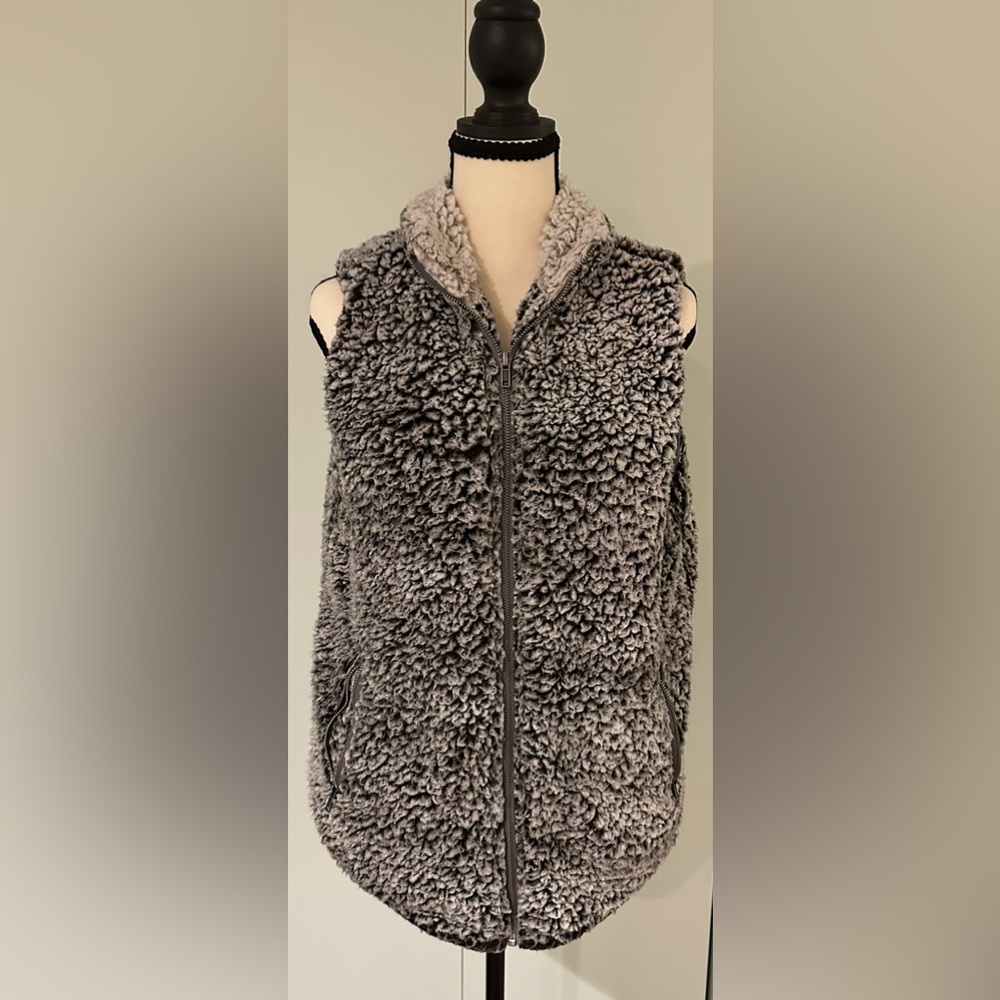 THREAD & SUPPLY Size M Grey Fleece Sherpa Sleeveless Zip Up Vest with Pockets